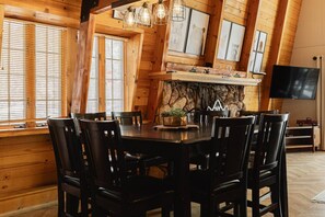 Dining - The 99 Pines - Walk to Snow Summit + Hot Tub (Big Bear Lake)
