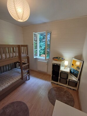 3 bedrooms, iron/ironing board, travel cot, WiFi