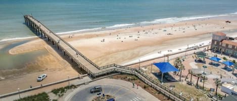 Una spiaggia nelle vicinanze