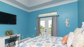4 bedrooms, desk, iron/ironing board, WiFi (free)