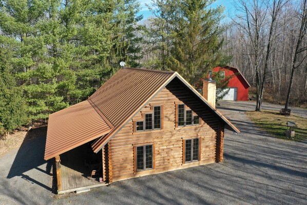 Exterior - Log cabin secluded on 80 acres (Arpin)