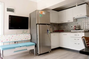 Apartment | Private kitchen | Fridge, stovetop, cookware/dishes/utensils