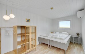 Free WiFi - 1 bedroom beautiful home in Løgstør (Løgstør)