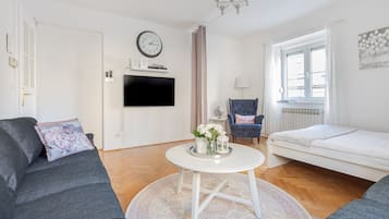 3 chambres, bureau, chambres insonorisées, fer et planche à repasser