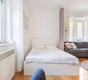 3 Schlafzimmer, Schreibtisch, schallisolierte Zimmer