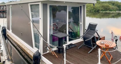 1 bedroom beautiful ship in Loitz