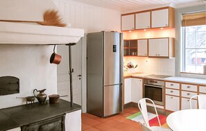 Kylskåp, mikrovågsugn, spishäll och diskmaskin