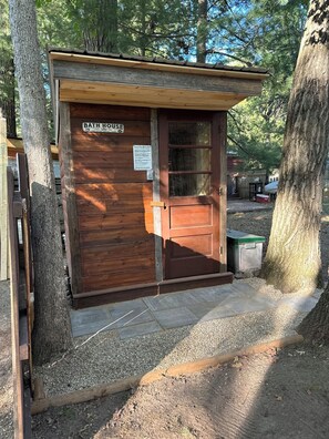 Exterior detail - Private,backyard BBQ,campfire, kayak,fish,Wis Dells,UTV,hike,winery,swim,pets, (Oxford)