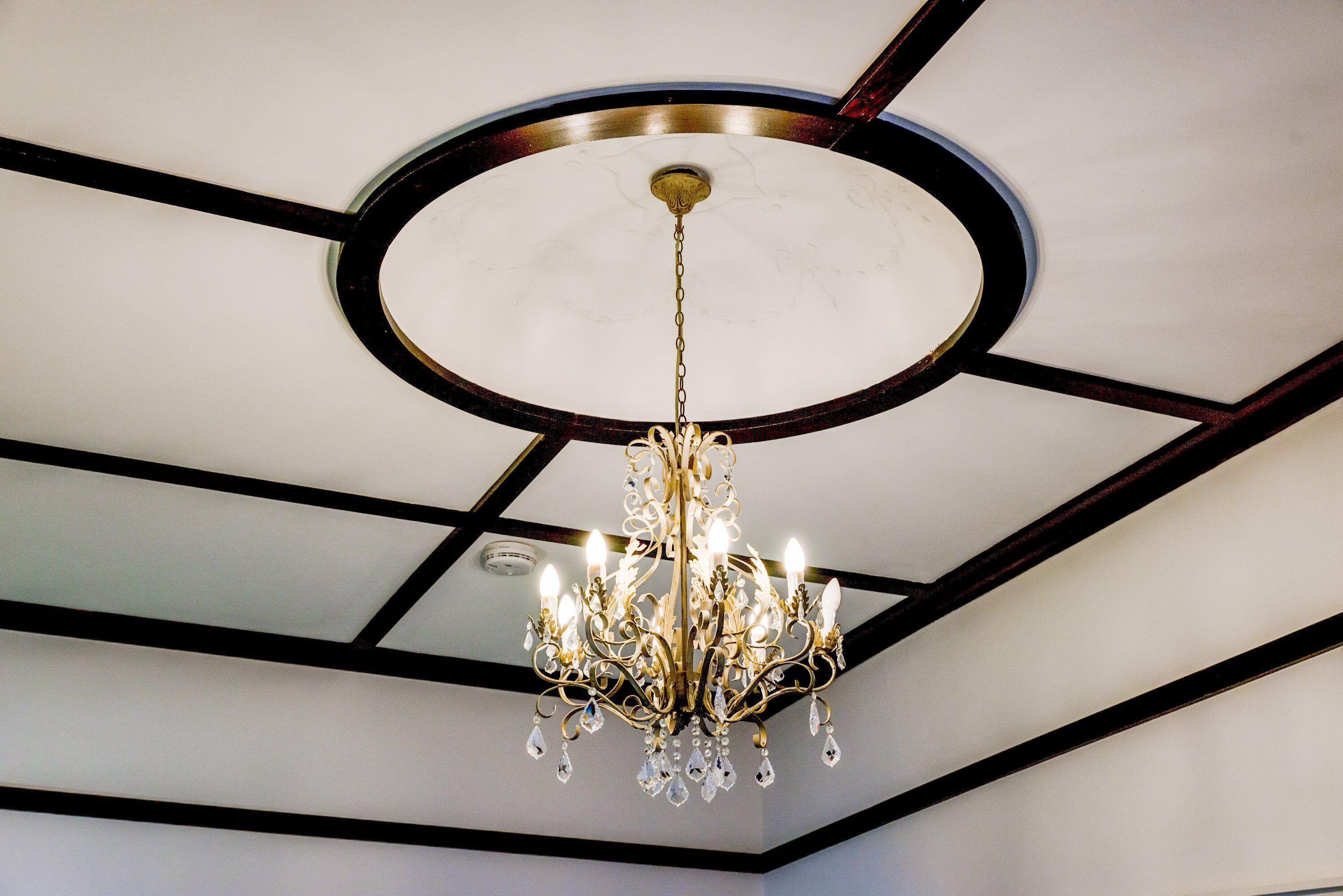 4 bedroom stone home walking distance to the best restaurants — image 29