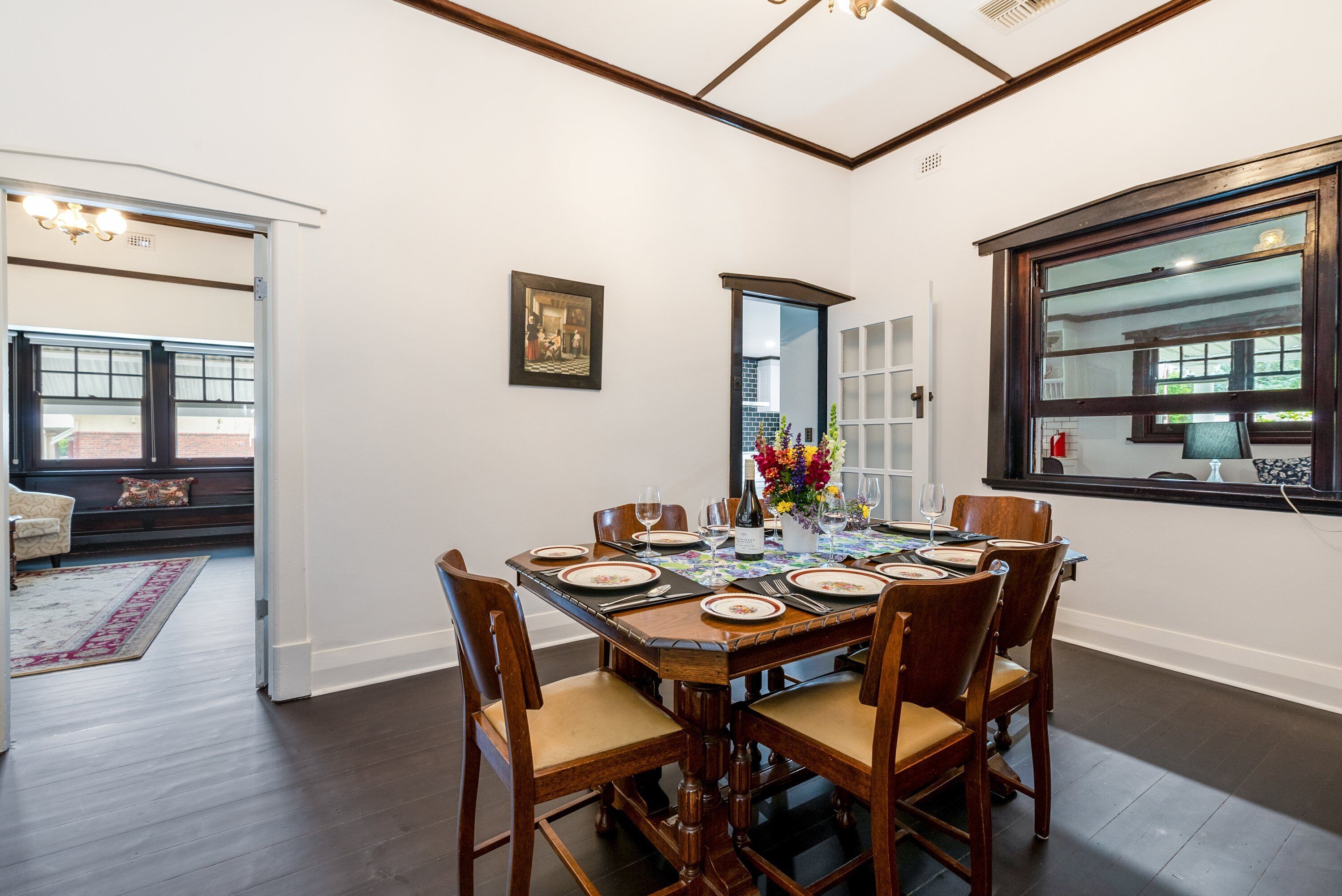 4 bedroom stone home walking distance to the best restaurants — image 8