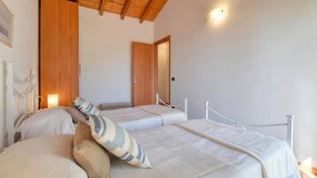 2 camere, culla da viaggio, Wi-Fi gratuito