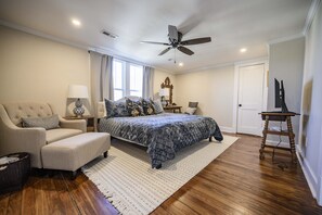 4 soverom, strykejern/-brett, wi-fi (inkludert) og sengetøy