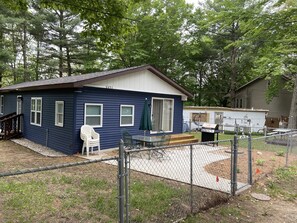 Outdoor dining - Silver Lake Cottage. 1 Mile from Sand Dunes. Quiet Street. Sleeps 12-14.  (Mears)
