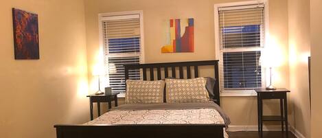 3 slaapkamers, een strijkplank/strijkijzer, gratis wifi, beddengoed