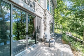 Terrace/patio - 3bdrm 3 bath lakehouse in Dwight. Faces south! All day sun! Unlimited Wifi! (Dwight)