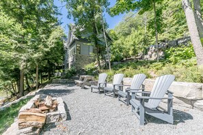 Terrace/patio - 3bdrm 3 bath lakehouse in Dwight. Faces south! All day sun! Unlimited Wifi! (Dwight)