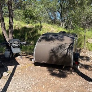 Property grounds - Gypsy Village & Teardrop: Expanded Glamping Retreat for Up to Six with Outdoor Kitchen, Fire Pit, and Hammock (Mayhill)
