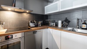 A modern kitchen with a built-in oven, microwave, toaster, and sink. - Loft Munich Old Town (München)