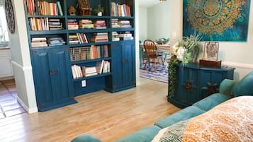 Smart TV, fireplace, DVD player, books