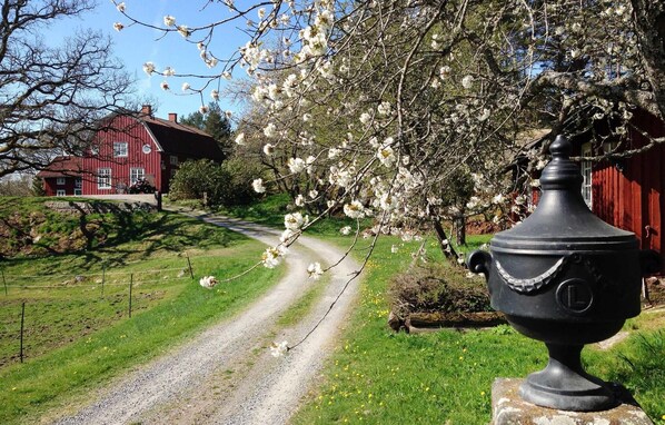 Property grounds - Awesome home in Gusum with sauna (Gusum)