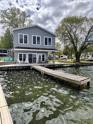 Lakefront Cottage with Stunning Views. Boat available to rent with cottage!