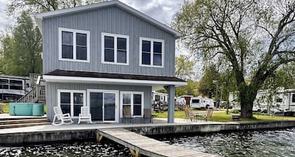 Lakefront Cottage with Stunning Views. Boat available to rent with cottage!