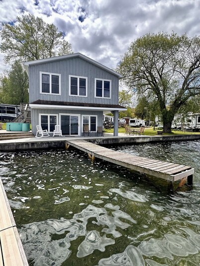 Lakefront Cottage with Stunning Views. Boat available to rent with cottage!
