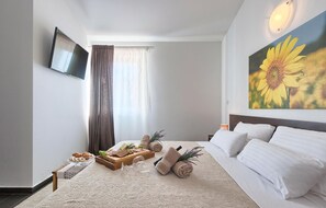 5 bedrooms, in-room safe, travel cot, free WiFi - Stunning home in Naselje Muzini with sauna (Naselje Muzini)