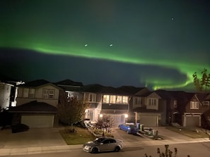 Exterior - Entire Townhouse, 2 BR, Hot tub, 3 min to Banff (Harvie Heights)