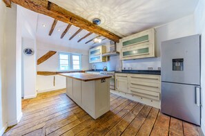 Private kitchen - 4bedhouse/leominster/hiking/castles/sleeps7/wifi (Leominster)