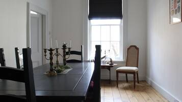 House | Living room | 30-inch TV with digital channels, fireplace