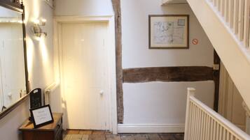 House | 4 bedrooms, iron/ironing board, free WiFi, bed sheets