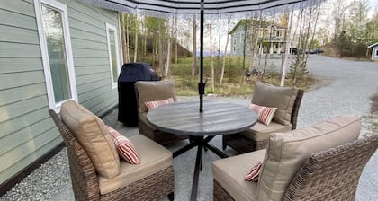 Wild Rose Cottage on Private homestead. Mountain View from property!