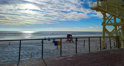 Sun & Surf Beach House - Family Friendly - Steps to the Beach