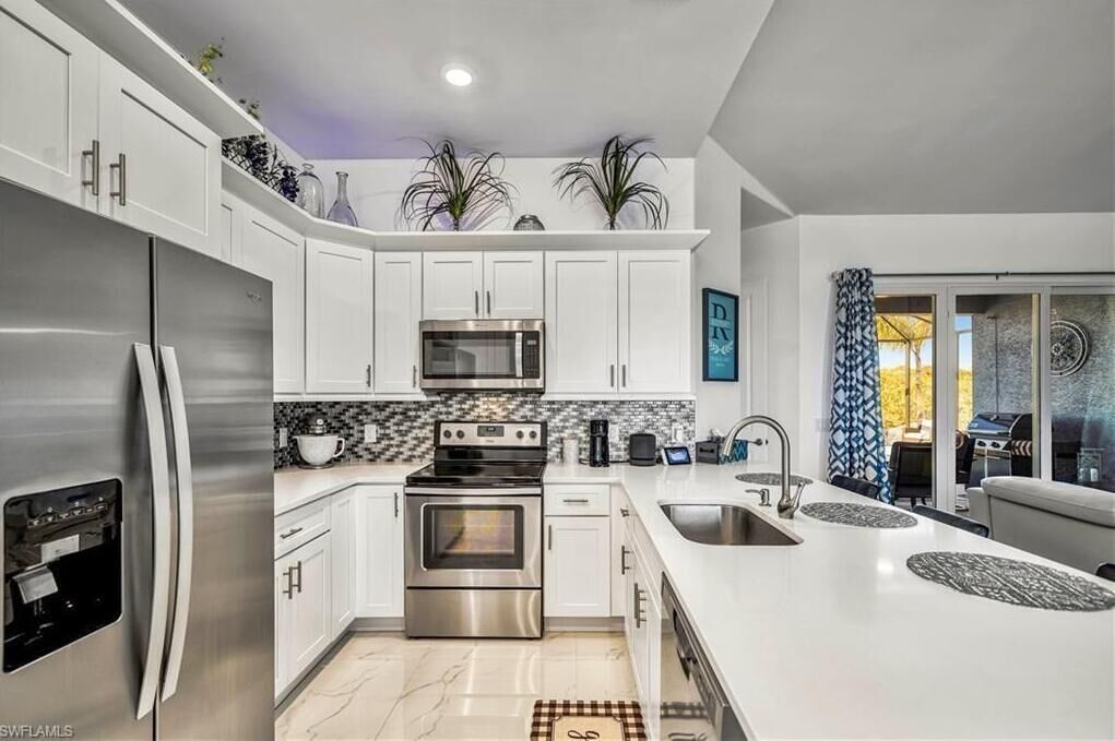 ثلاجة، ميكروويف، فرن، موقد طهي مسطح