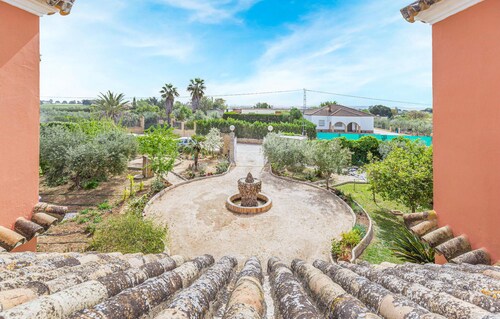 Amazing home in Arahal