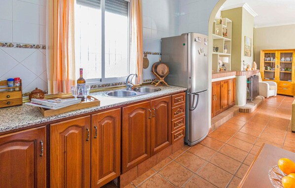Fridge, microwave, stovetop, cookware/dishes/utensils