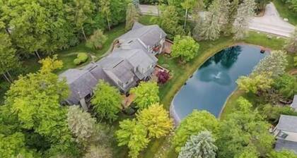 Charming Getaway Hidden Valley 4BR+3Bath Hot Tub