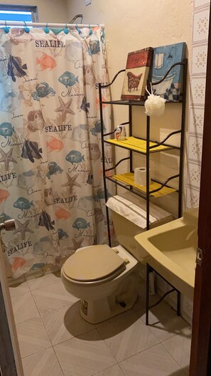 Shower, towels, toilet paper - Holiday villas  (Combate)