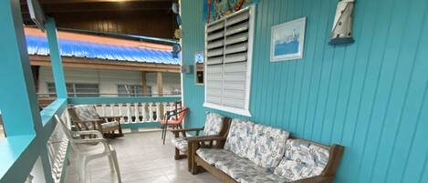 المنطقة المحيطة بالمنشأة