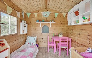 3 bedrooms, travel crib, free WiFi