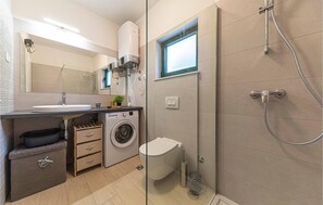 Shower, hair dryer - 2 bedroom beach front home in Okrug Gornji (Okrug Gornji)