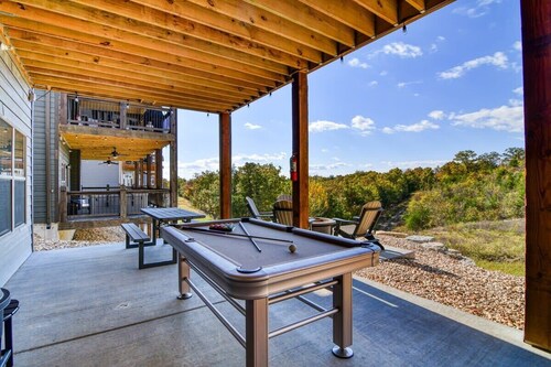 Table Rock Lake View! Two Community Pools!