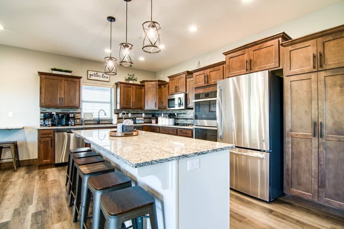 Geladeira, micro-ondas, fogão, cooktop