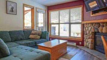 Smart TV, fireplace, stereo