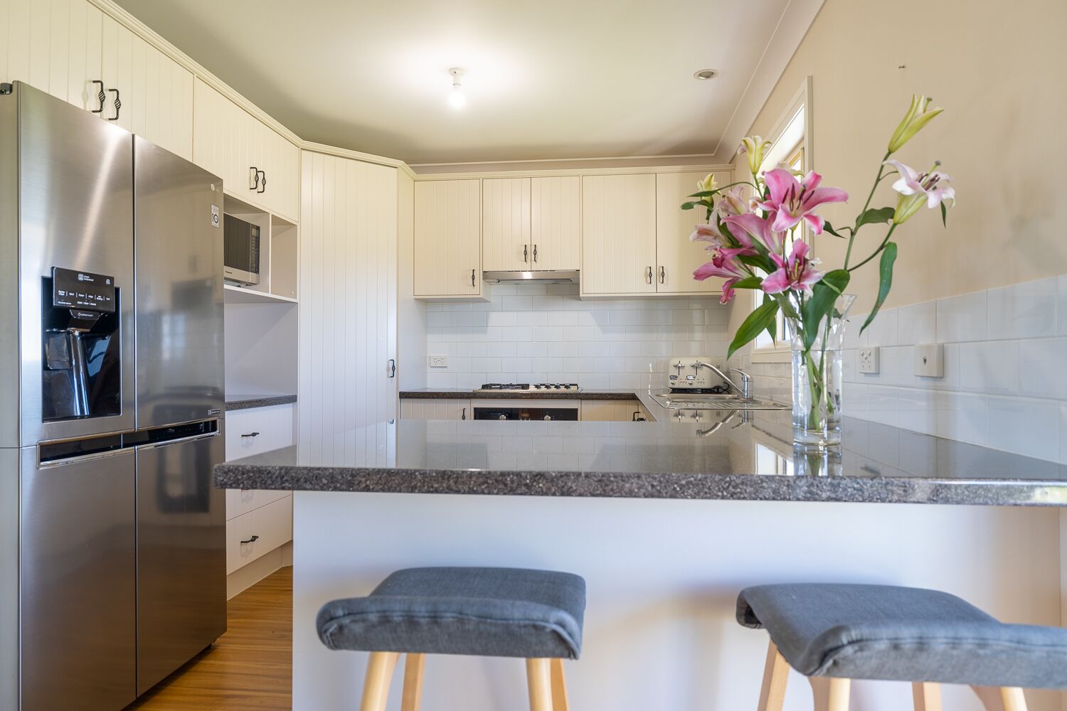 Basic House | Private kitchen | Fridge, microwave, oven, stovetop