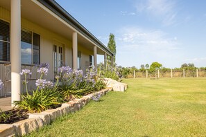 Exterior - Vineyard Cottage - Your Innkeeper Mudgee (Eurunderee)