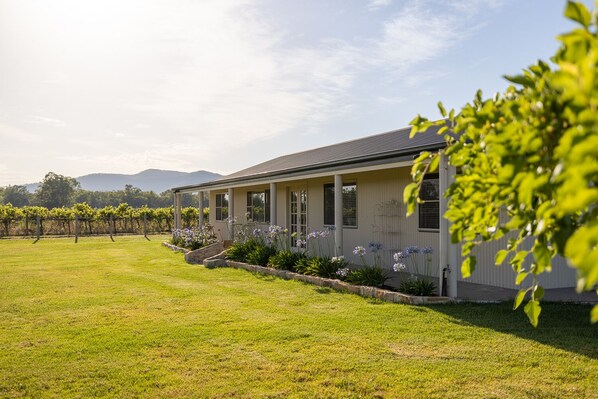 Exterior - Vineyard Cottage - Your Innkeeper Mudgee (Eurunderee)