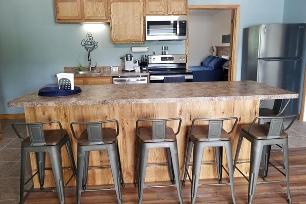 Kitchen - well stocked (bring your Keurig cups!)