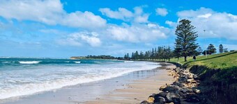 Tranquil Coastal Escape - Close to Beach, Parks and Shops